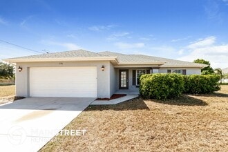 Building Photo - 308 NW 18th Ave