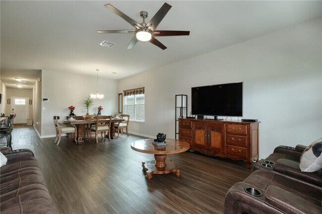 Building Photo - 108 Shiner Ln