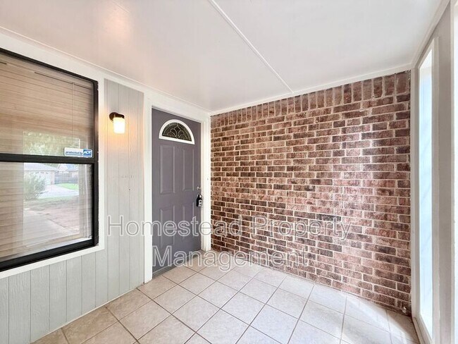 Foto del edificio - 10445 Dover Dr