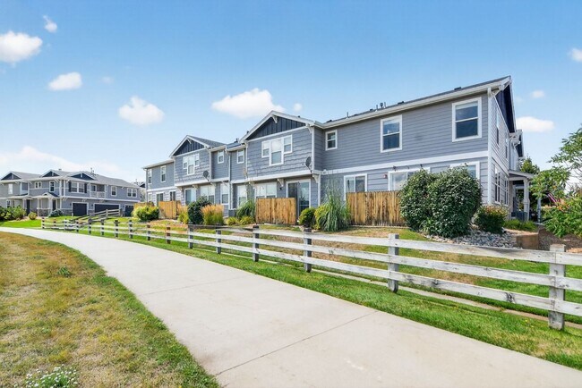 Foto del edificio - Spacious 4BR Townhome in Parker Spacious C...