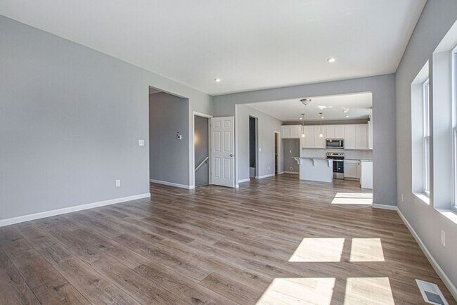 Building Photo - 54154 Angeline Dr