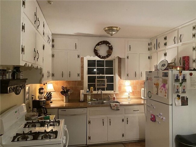 Building Photo - 187 Thomas Cir