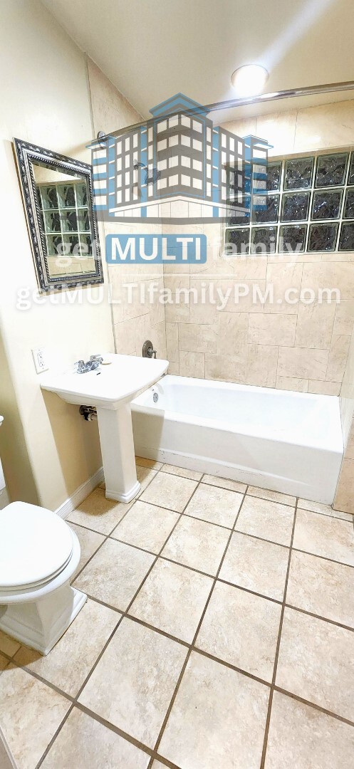 Building Photo - 2 Bed, 2 Bath Gem in Gated Community!