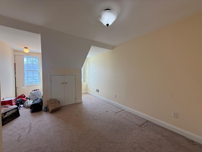 Building Photo - 34 Bingham Ave