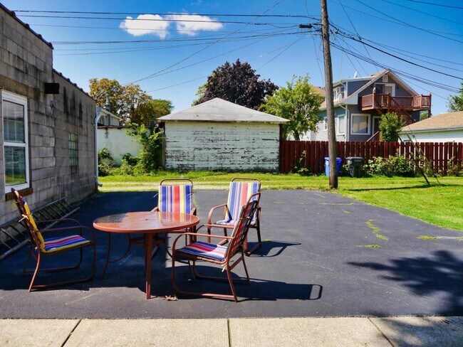 Building Photo - 4102 Elm Ave