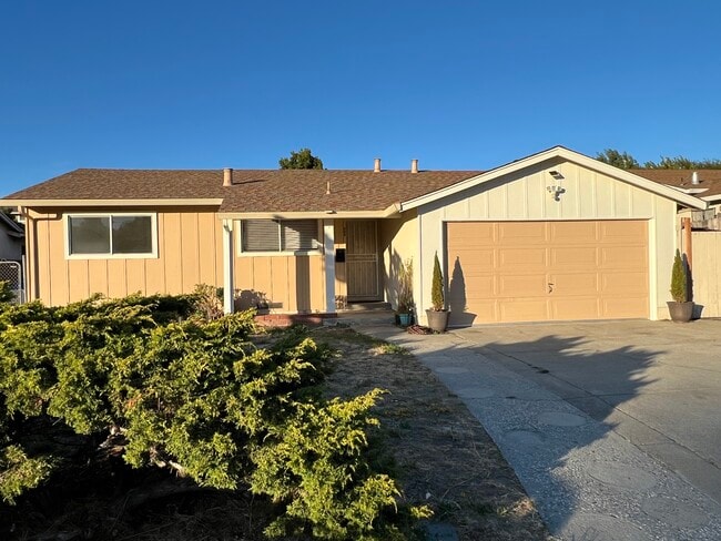 Building Photo - 2533 Spencer Pl