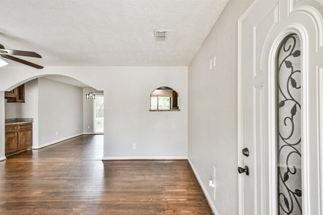 Building Photo - 7106 Pinetex Dr