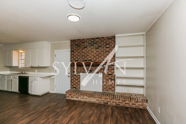 Building Photo - Carve Out a Great Life Here!