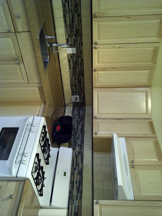 Building Photo - 1127 Gilmore Ct