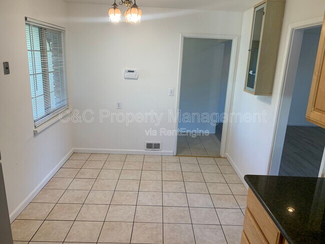 Foto del edificio - 1699 S Blaney Ave