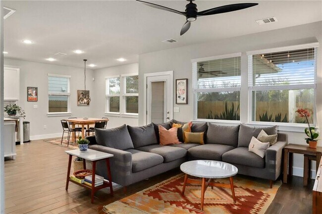 Foto del edificio - 7415 Wallach St