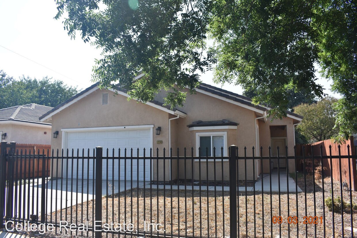 Primary Photo - 4 br, 2.5 bath House - 1714 E. Harding Way
