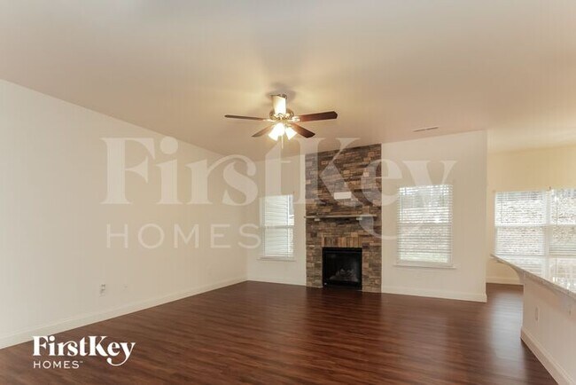 Building Photo - 120 Hollysprings Loop