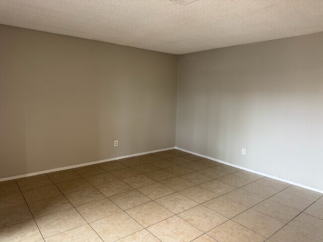 Foto del edificio - 3 Bed / 2 Bath Apartment Available in East Las Vegas