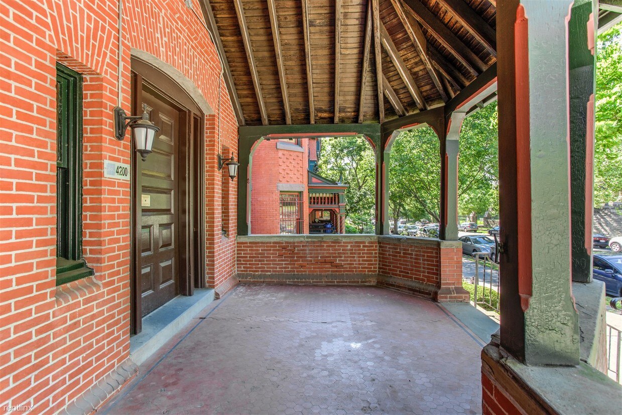 Building Photo - 4200 Spruce St