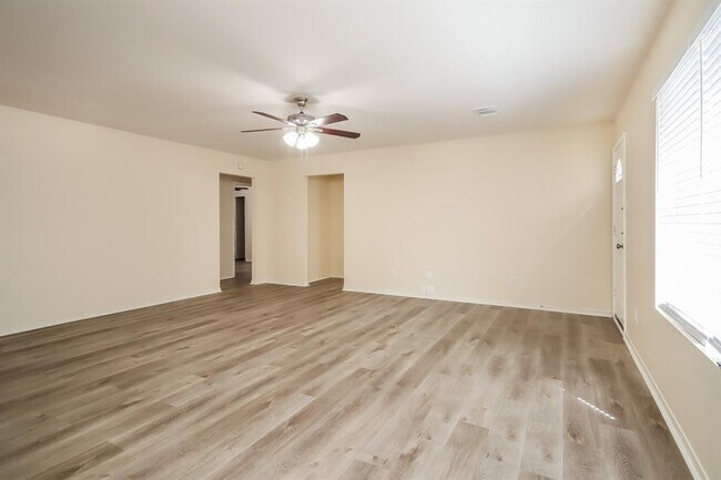 Building Photo - 16114 Pin Oak Ridge St