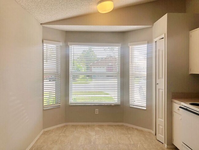 Foto del edificio - CUTE 3 BED 2 BATH HOME with SINGLE GARAGE IN SOUTHEAST ORLANDO