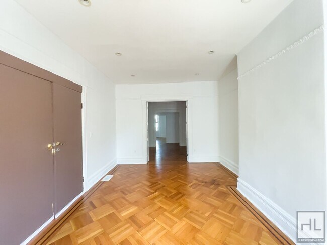 Building Photo - Crown Heights, Brooklyn – Spacious 4-Bedro...