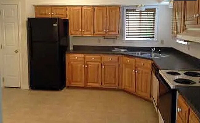Building Photo - 2 Bedroom, 2 Bathroom Home Available in Ca...