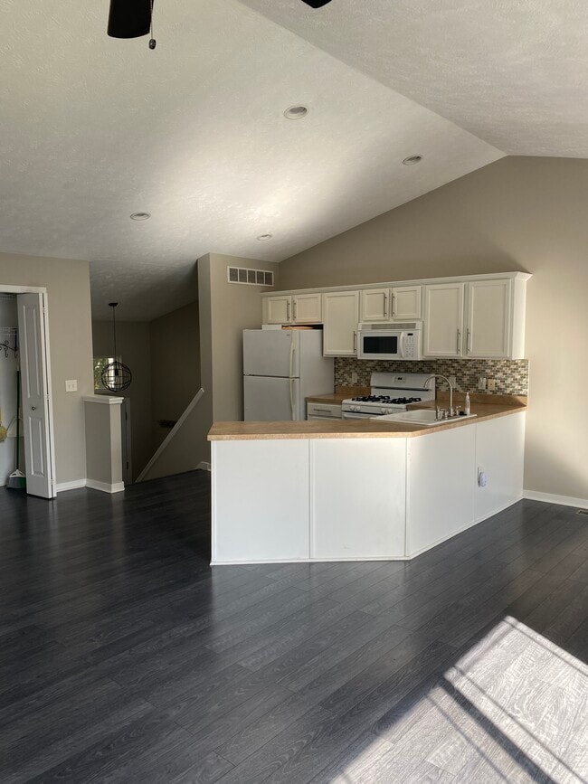 Building Photo - 1232 Yuma Ridge Dr SW