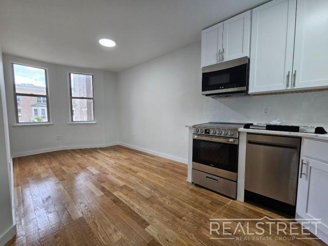 Foto del edificio - 1 bedroom in BROOKLYN NY 11233