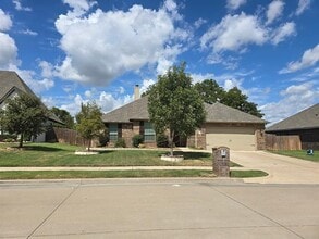Building Photo - 225 White Willow Wy