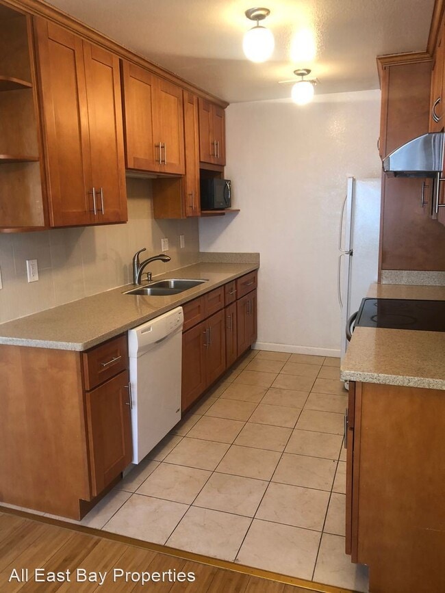 Building Photo - 2 br, 1 bath House - 16 Emery Bay Dr.