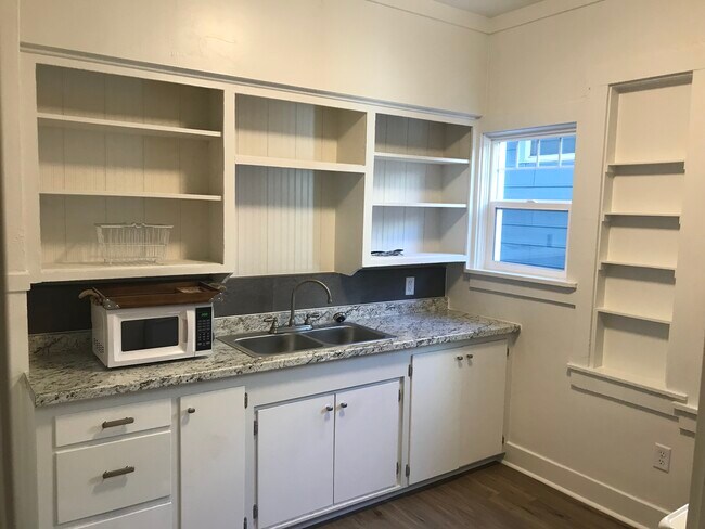 Kitchen - 556 W Fremont St