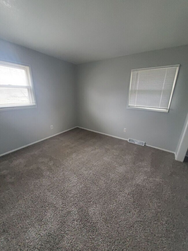 Building Photo - 9062-9064 N Joyce Ave. (Duplex)