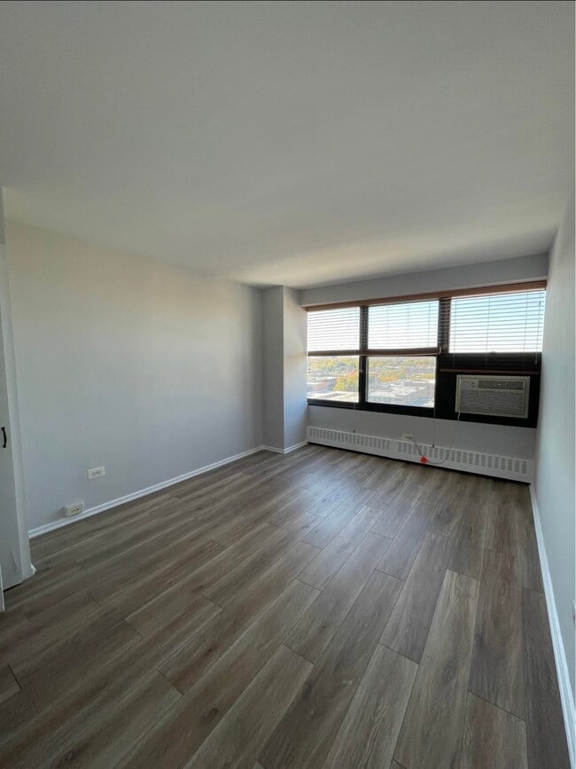 Foto del edificio - 6030 N Sheridan Rd