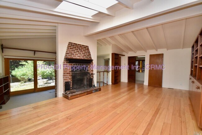 Building Photo - 335 Pine Hill Rd