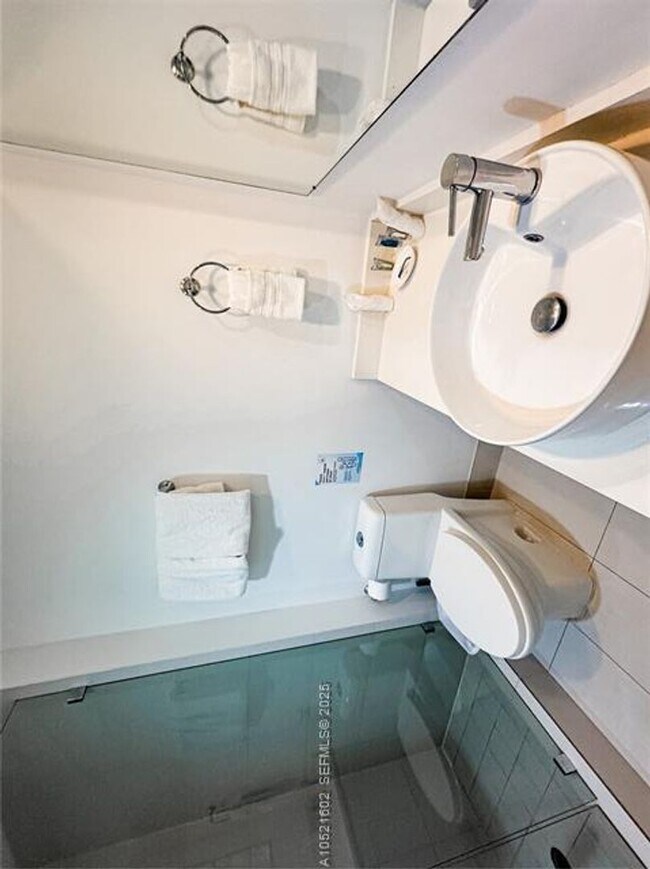 Building Photo - 2600 E Hallandale Beach Blvd