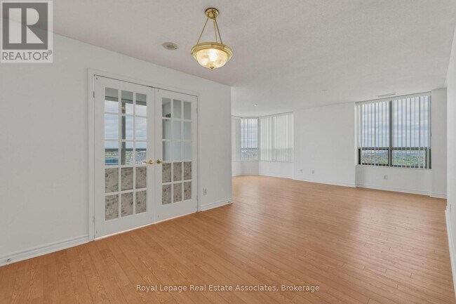 Building Photo - 25 Kingsbridge Garden Cir