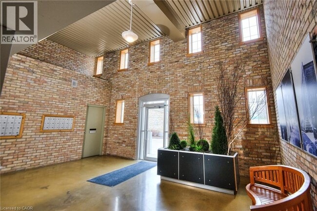 Photo du bâtiment - 3 Father David Bauer Dr