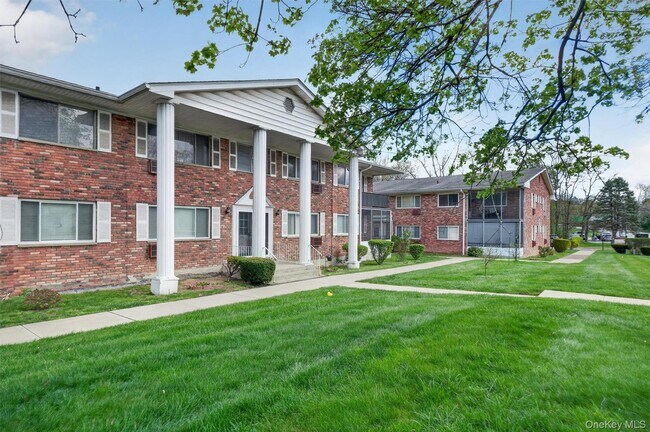 Foto del edificio - 810 Blooming Grove Turnpike