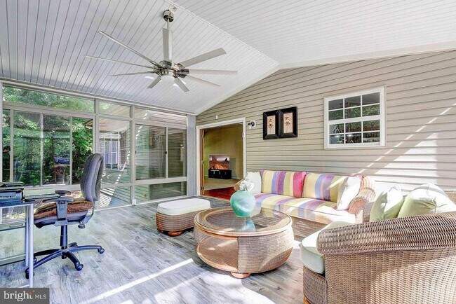 Foto del edificio - 8606 Shorthills Ct