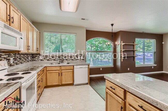 Foto del edificio - 2 br, 2.5 bath House - 656 NW Brookhill Lane