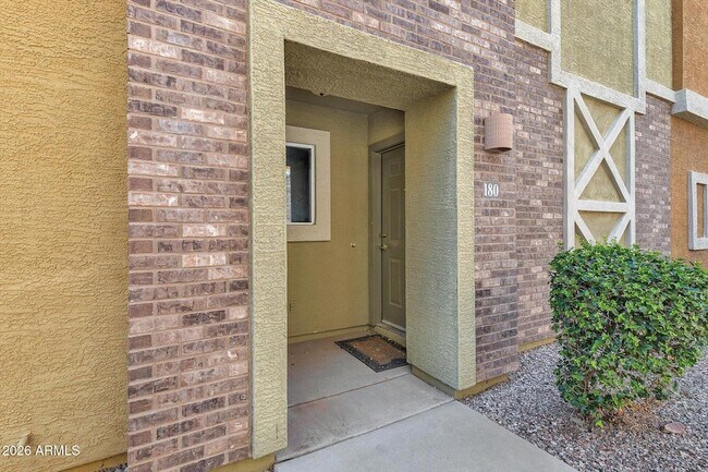 Foto del edificio - 18250 N Cave Creek Rd