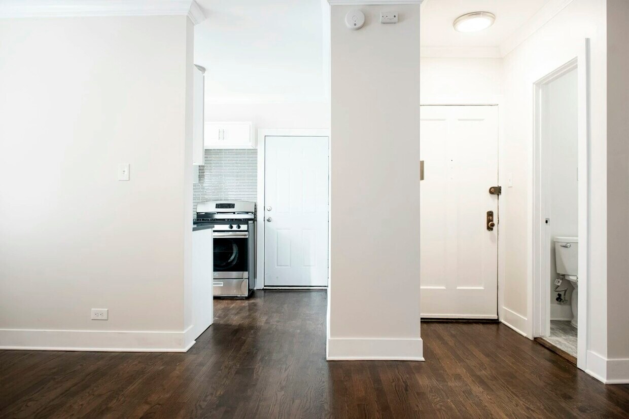 Foto principal - 4216 N Clark St