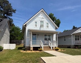Building Photo - 407 Juniper Dr