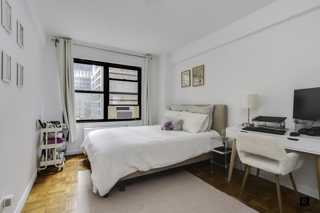 Foto del edificio - 140 E 56th St