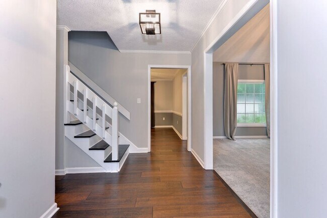 Building Photo - Beautifully Renovated Running Man Gem - Co...