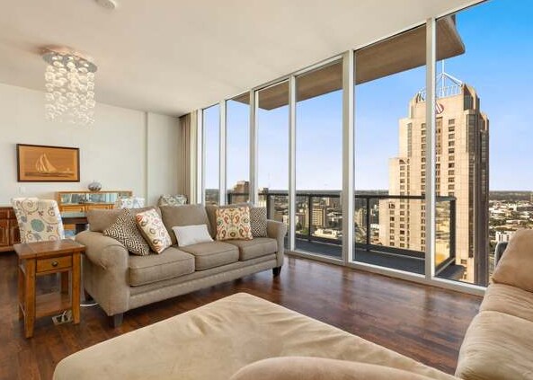 Foto principal - 610 E Market-505.2