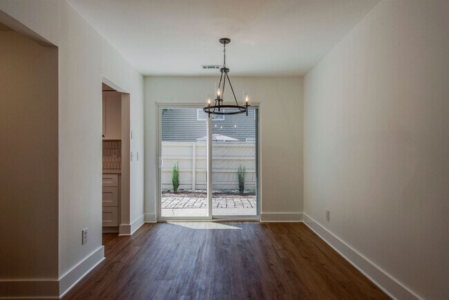 Building Photo - Beautifully remodeled condo