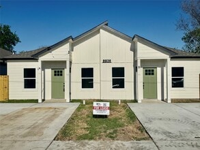 Building Photo - 6926 Paris St