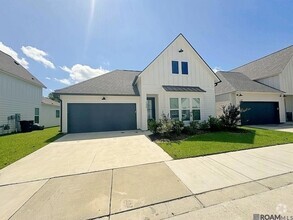 Building Photo - 9228 Southlawn Dr