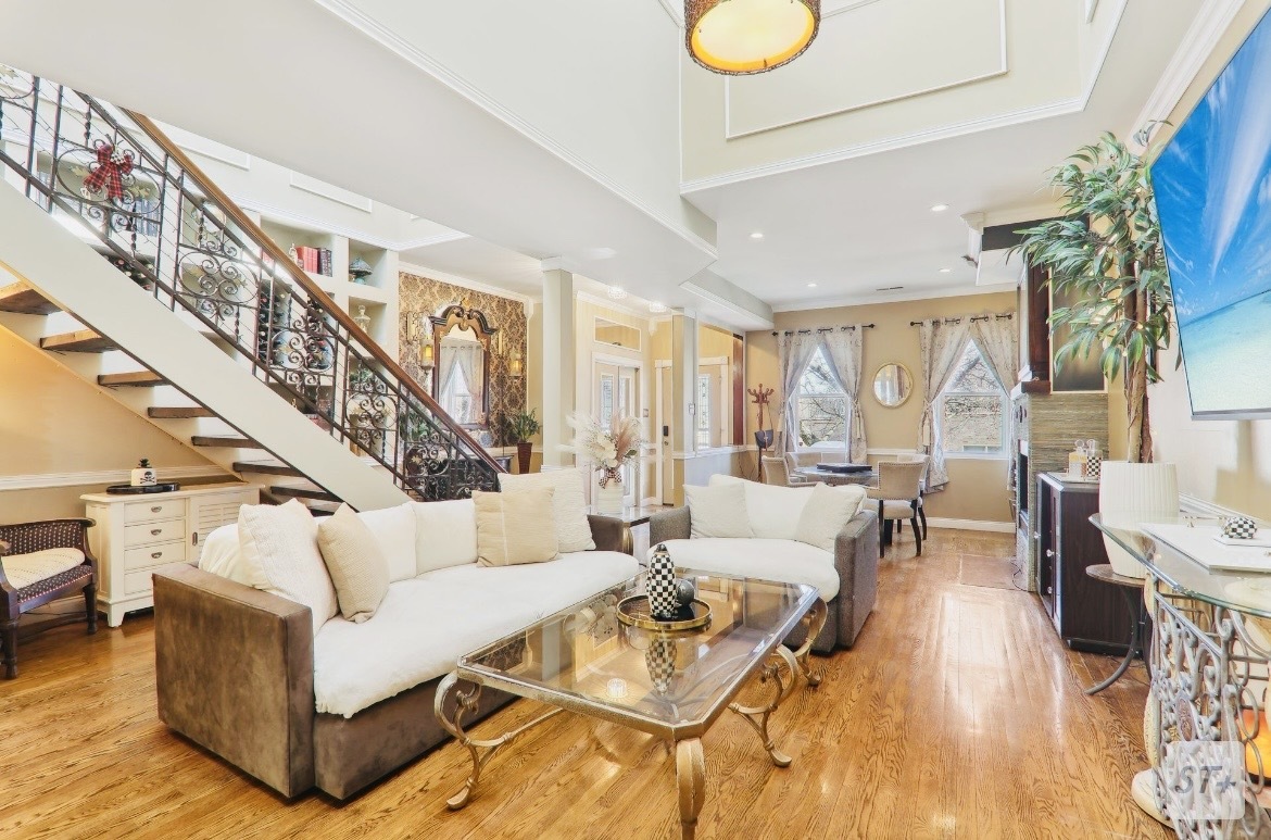 Living Room - 708 N Rockwell St