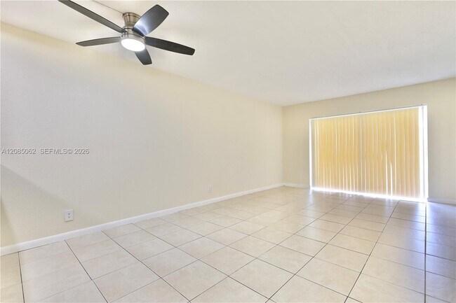 Foto del edificio - 909 Twin Lakes Dr