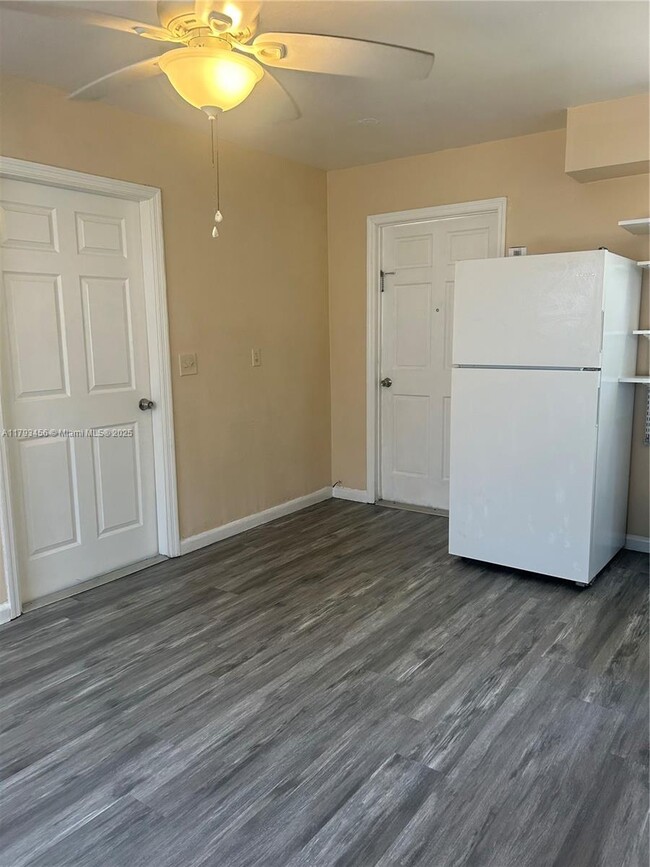 Foto del edificio - 211 SE 9th Ct