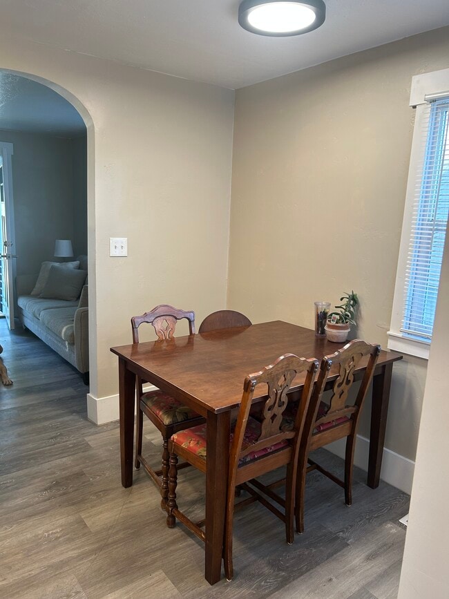Building Photo - 668 E Springview Dr
